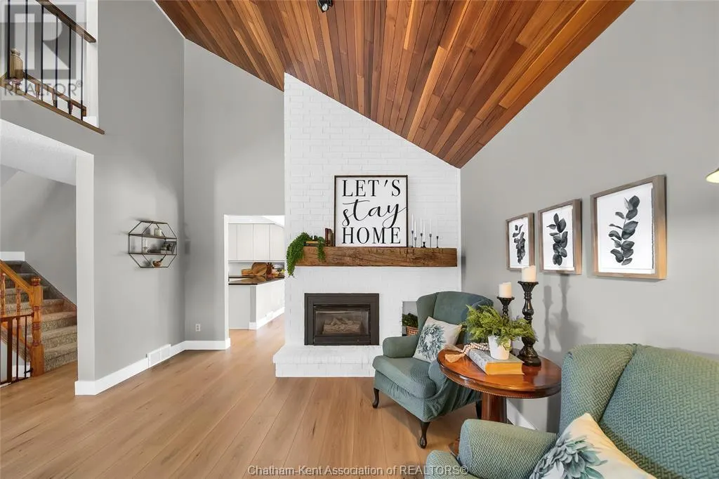 8 MOHAWK COURT