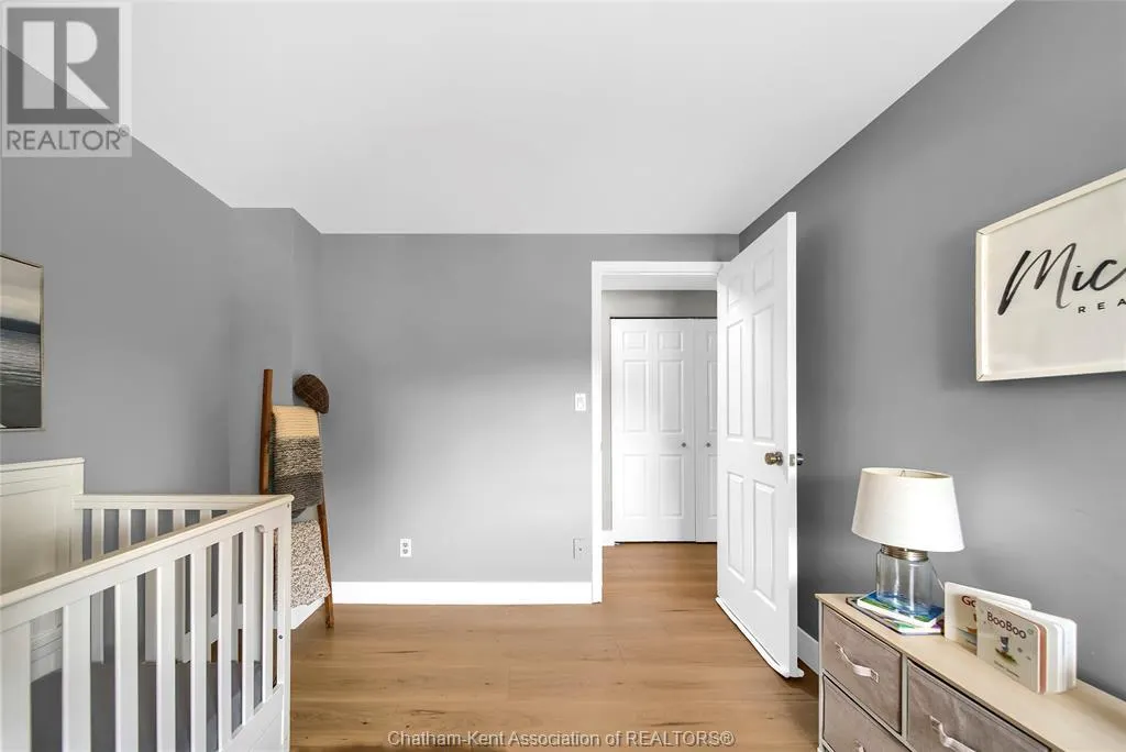 8 MOHAWK COURT