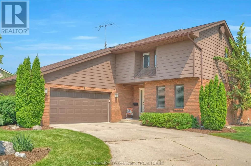 8 MOHAWK COURT