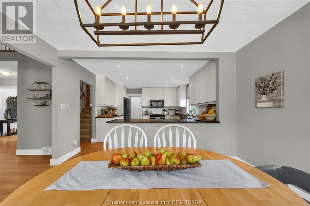 8 MOHAWK COURT