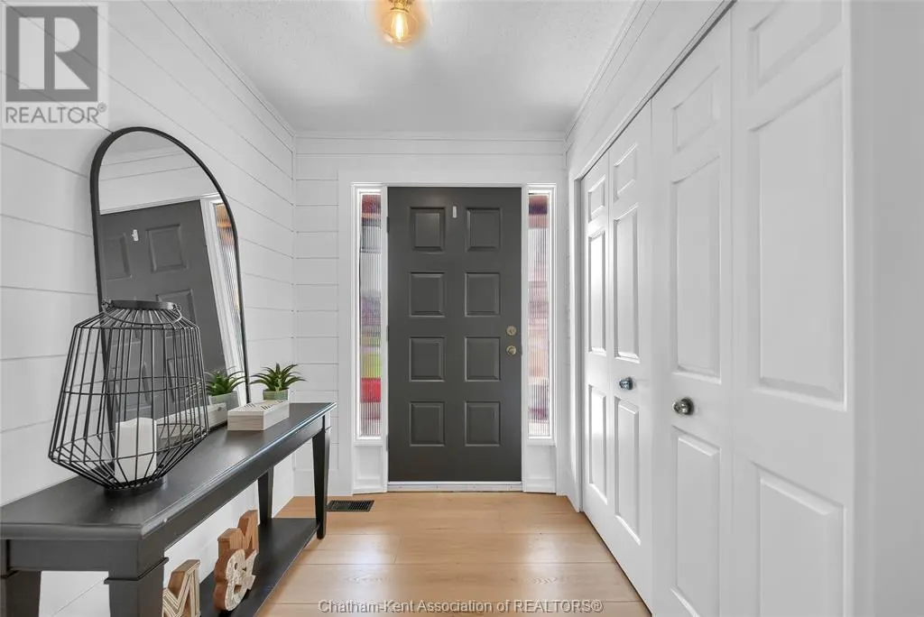 8 MOHAWK COURT