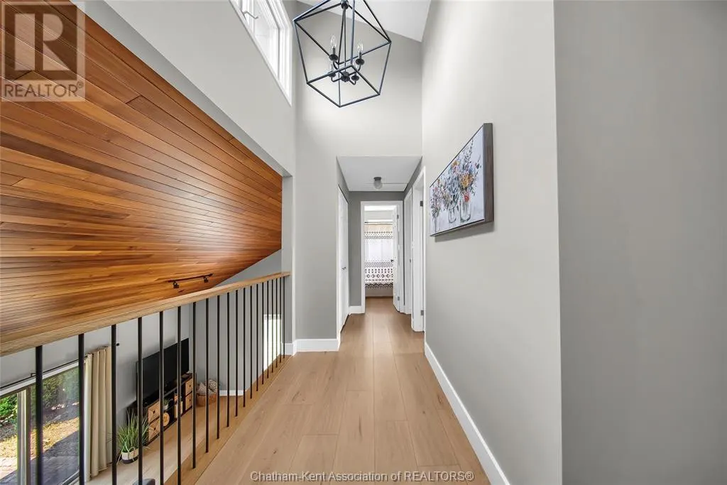 8 MOHAWK COURT