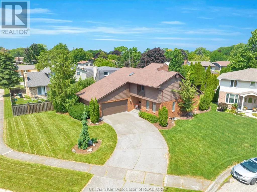 8 MOHAWK COURT