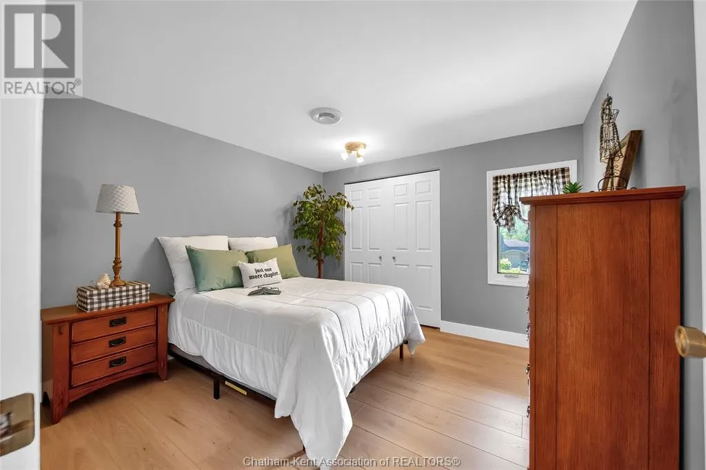8 MOHAWK COURT
