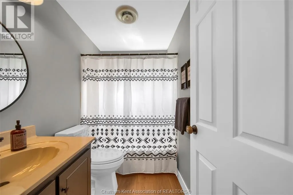 8 MOHAWK COURT