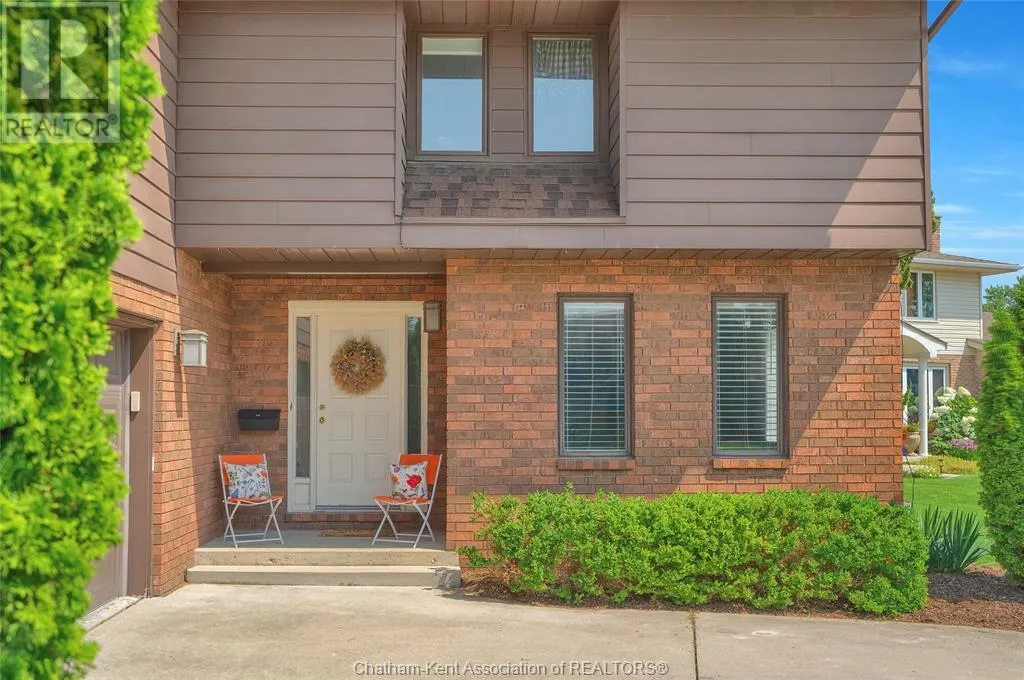 8 MOHAWK COURT