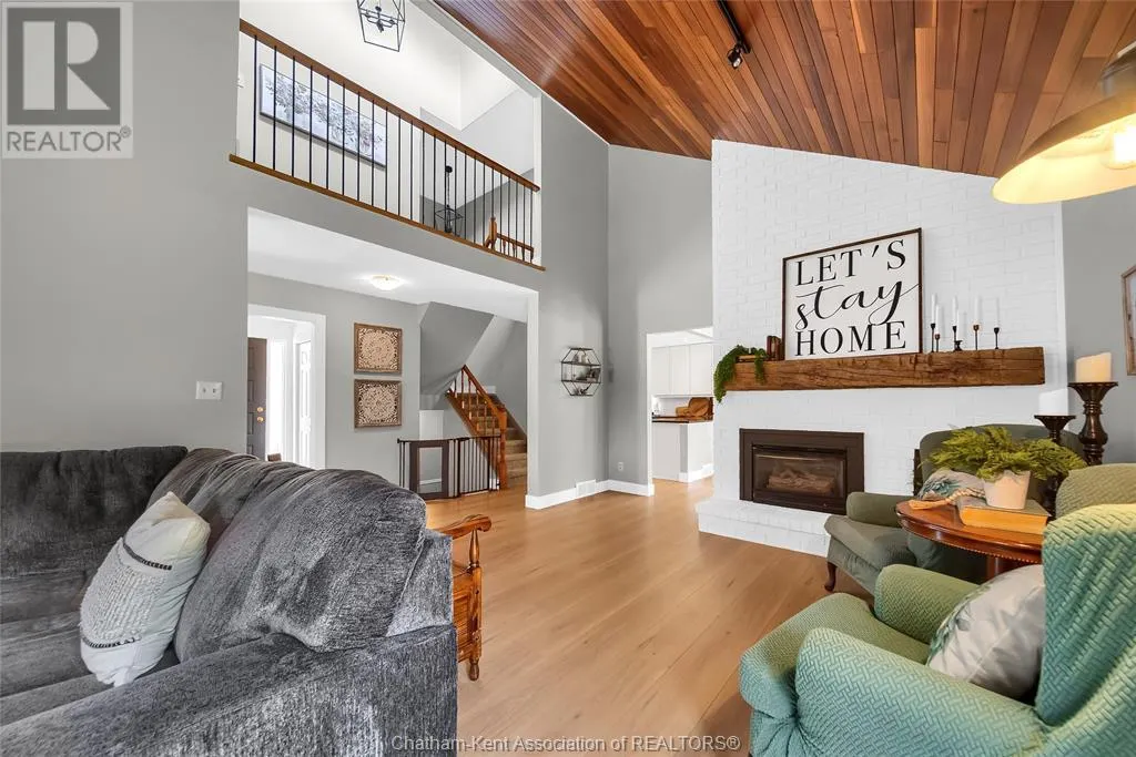 8 MOHAWK COURT