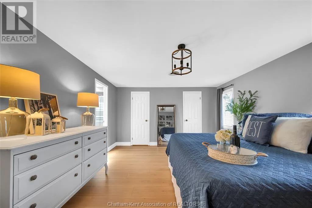 8 MOHAWK COURT