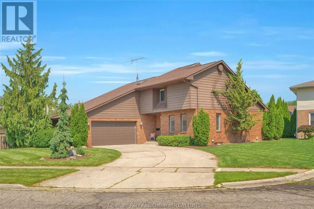 8 MOHAWK COURT