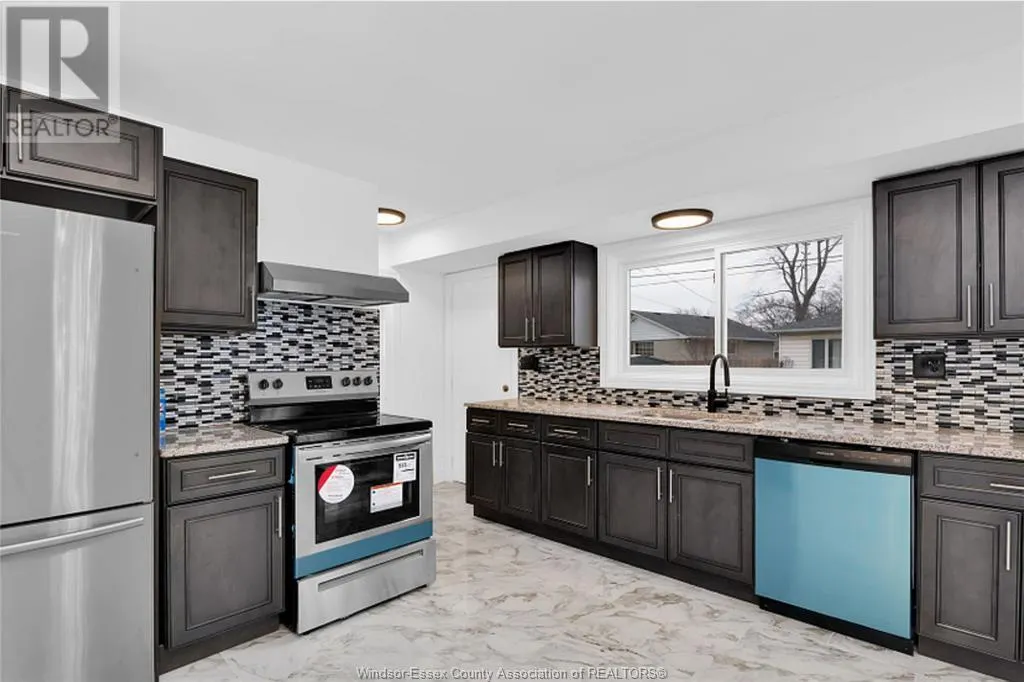 1547 CHERRYLAWN CRESCENT