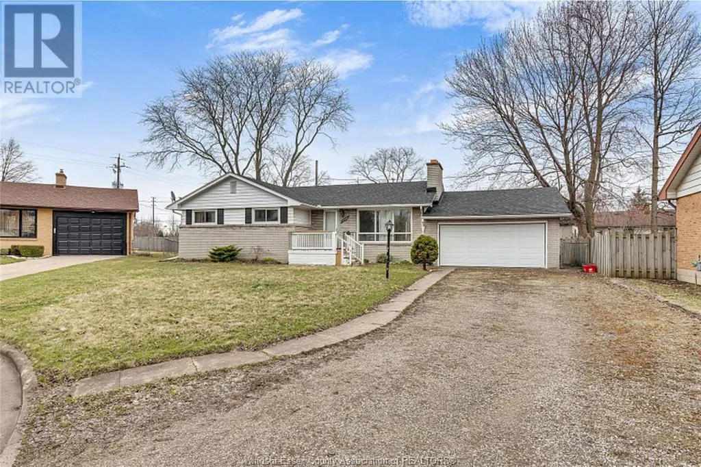1547 CHERRYLAWN CRESCENT