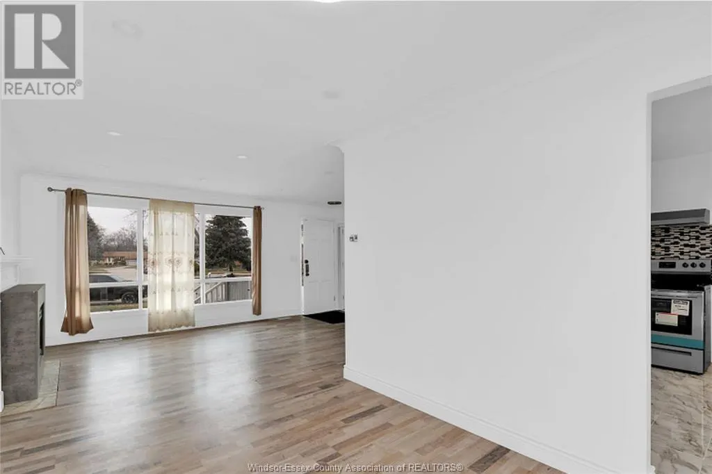 1547 CHERRYLAWN CRESCENT