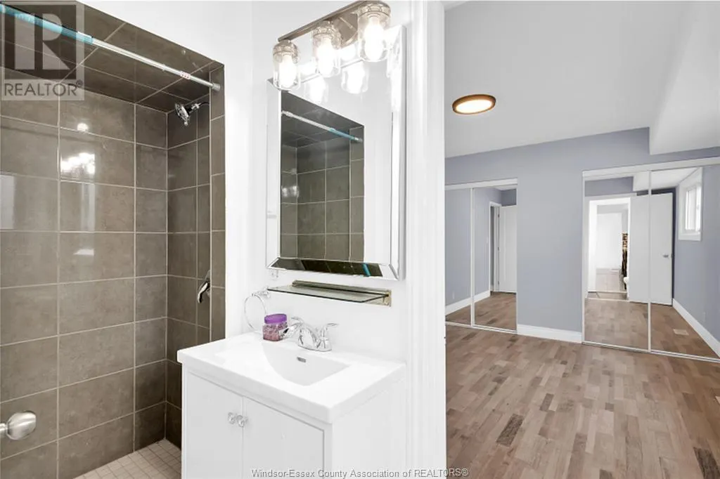 1547 CHERRYLAWN CRESCENT