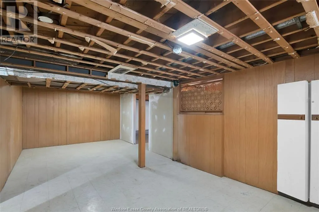 1547 CHERRYLAWN CRESCENT