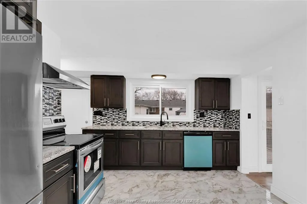 1547 CHERRYLAWN CRESCENT