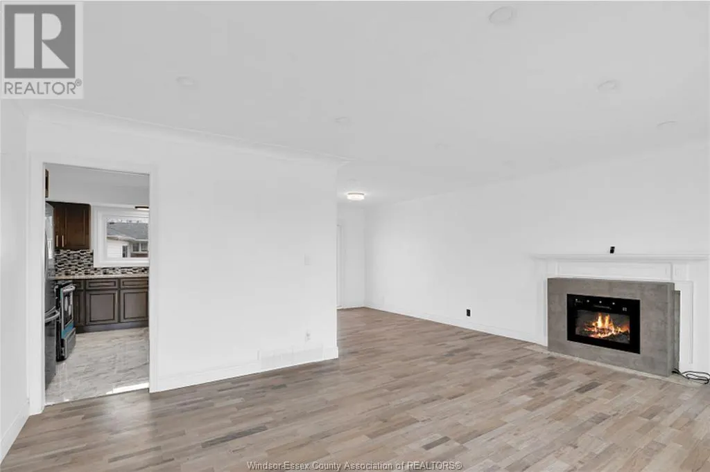 1547 CHERRYLAWN CRESCENT