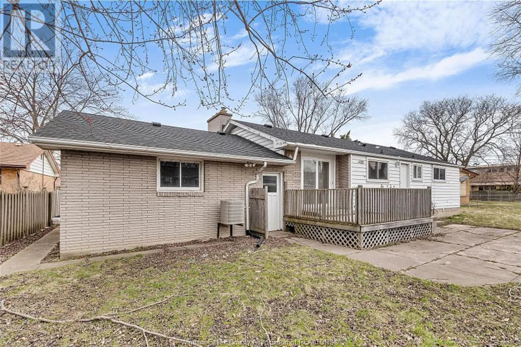 1547 CHERRYLAWN CRESCENT