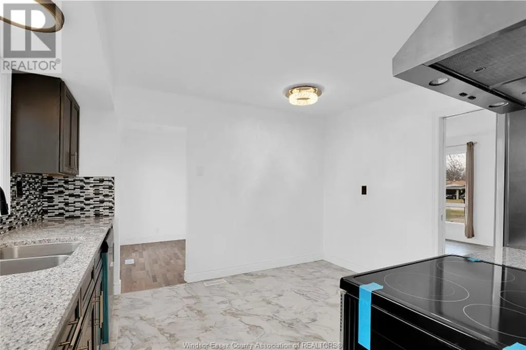 1547 CHERRYLAWN CRESCENT