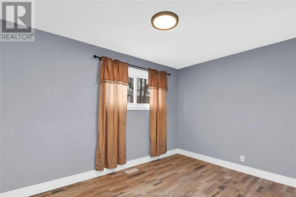 1547 CHERRYLAWN CRESCENT