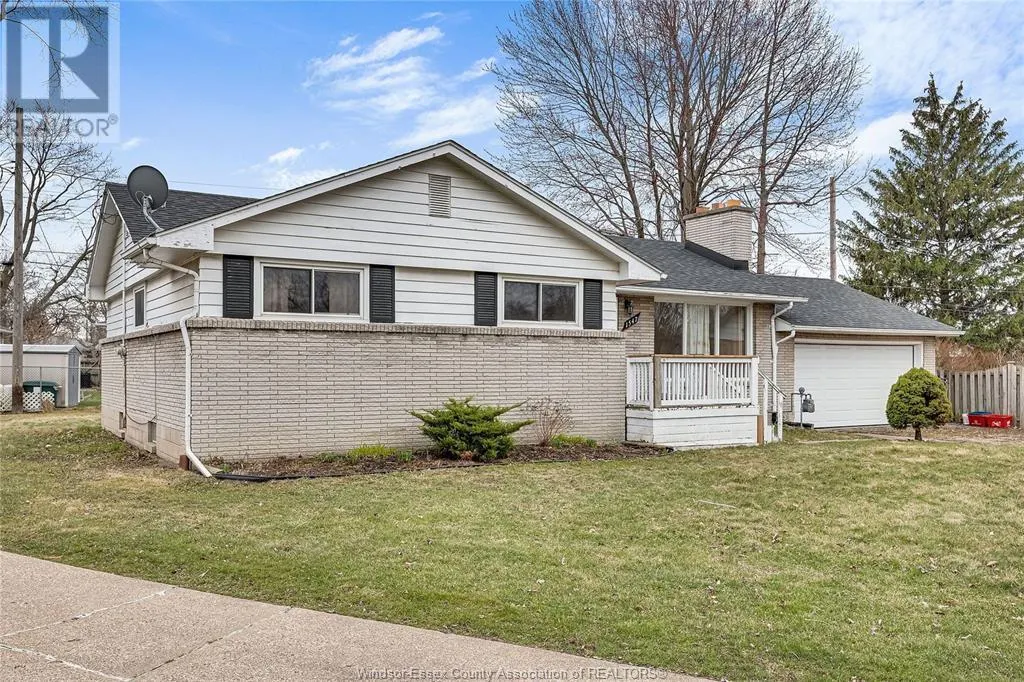 1547 CHERRYLAWN CRESCENT
