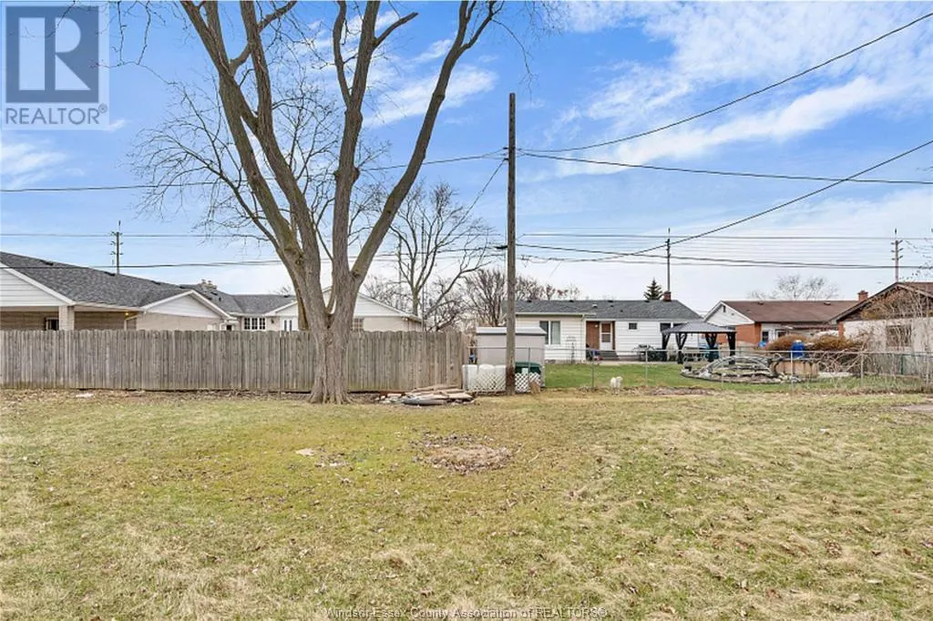 1547 CHERRYLAWN CRESCENT