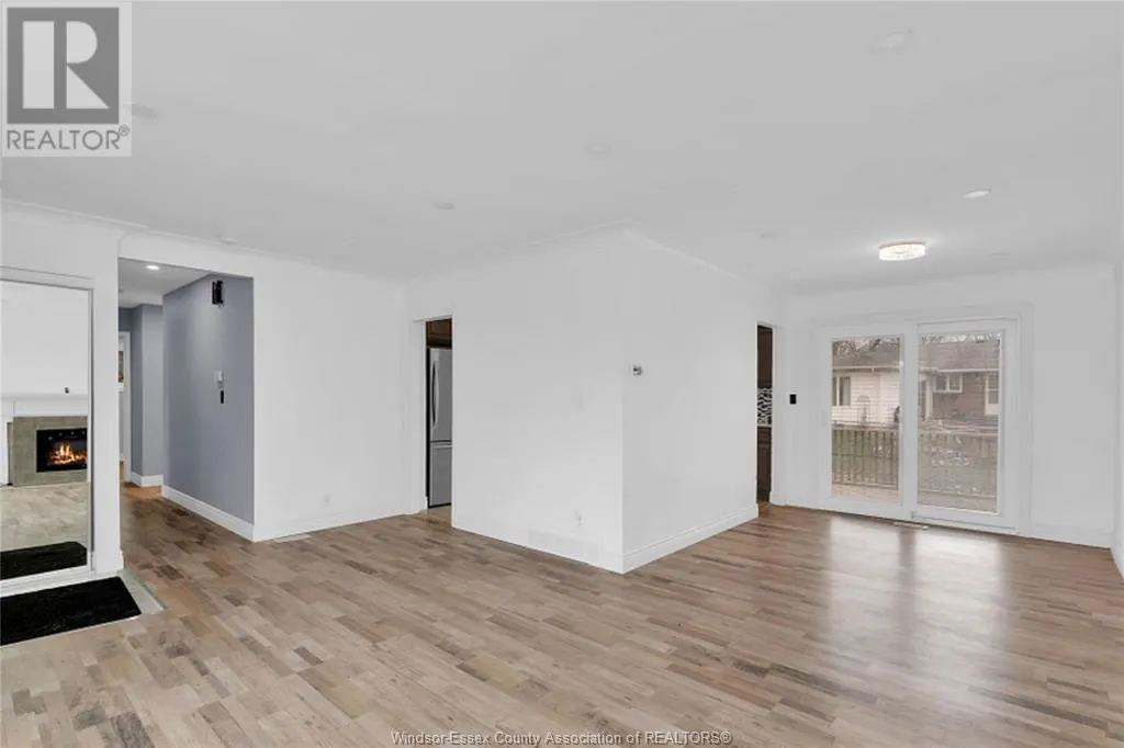 1547 CHERRYLAWN CRESCENT