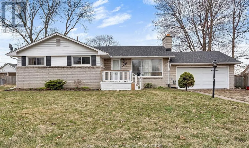 1547 CHERRYLAWN CRESCENT