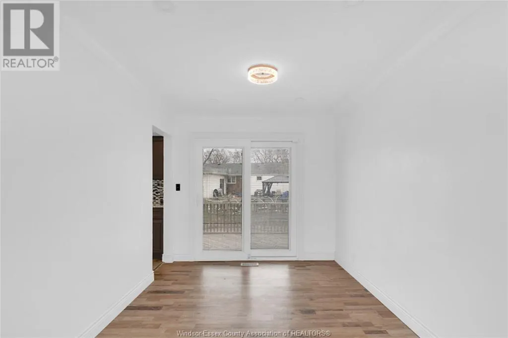 1547 CHERRYLAWN CRESCENT