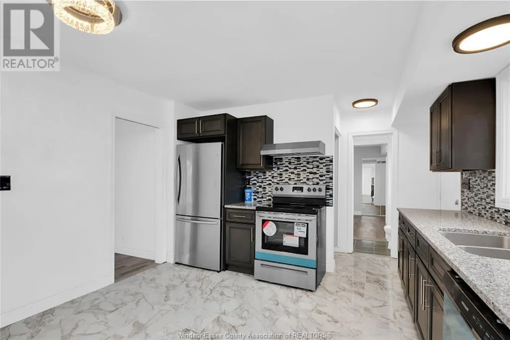 1547 CHERRYLAWN CRESCENT