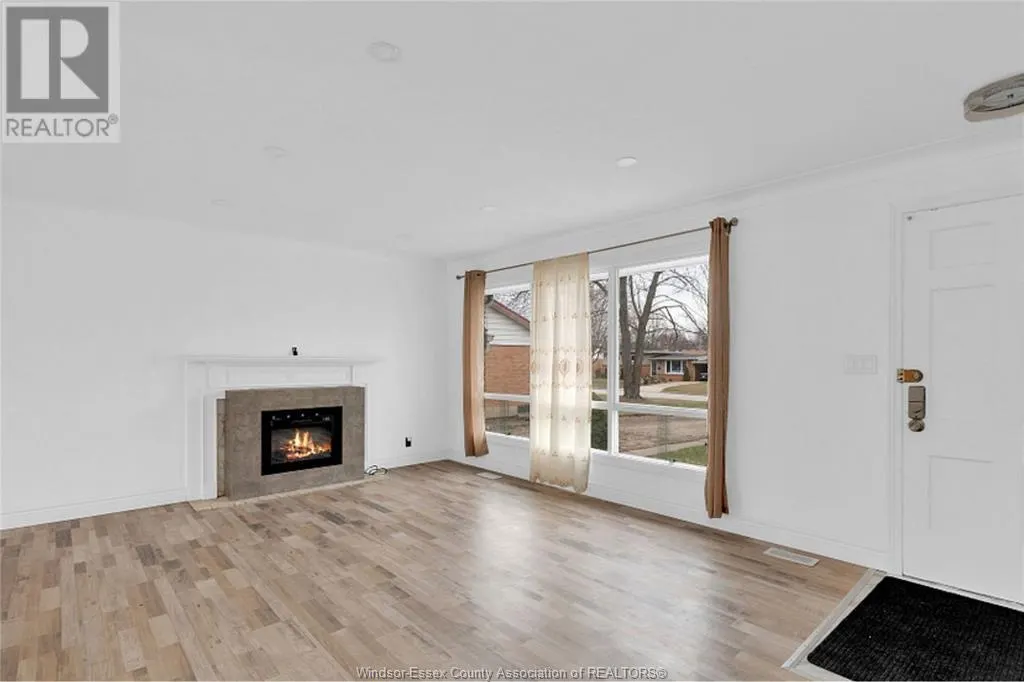 1547 CHERRYLAWN CRESCENT