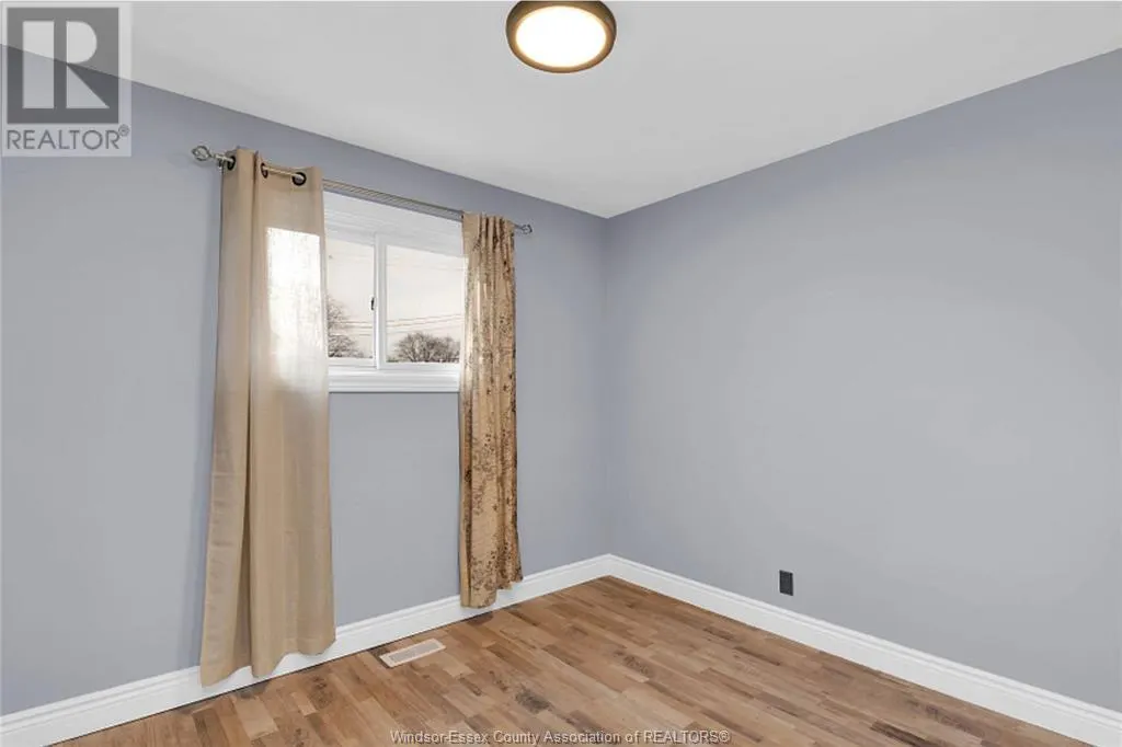 1547 CHERRYLAWN CRESCENT
