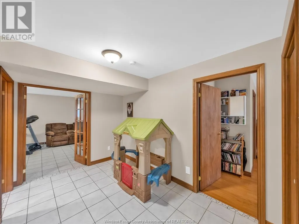 44 SHERWOOD AVENUE