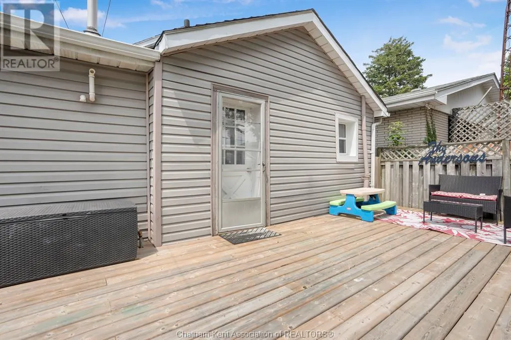 252 Selkirk STREET