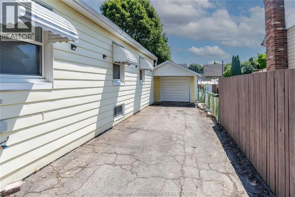 40 Kerr AVENUE