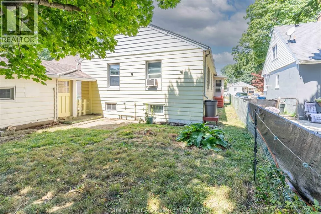 40 Kerr AVENUE
