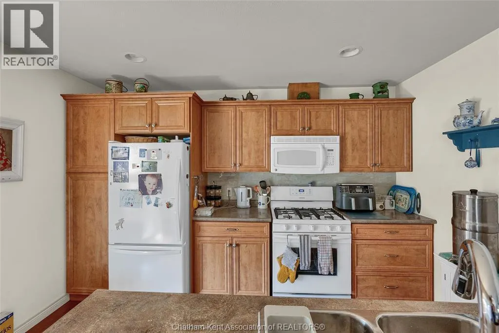 3 Schooner COURT