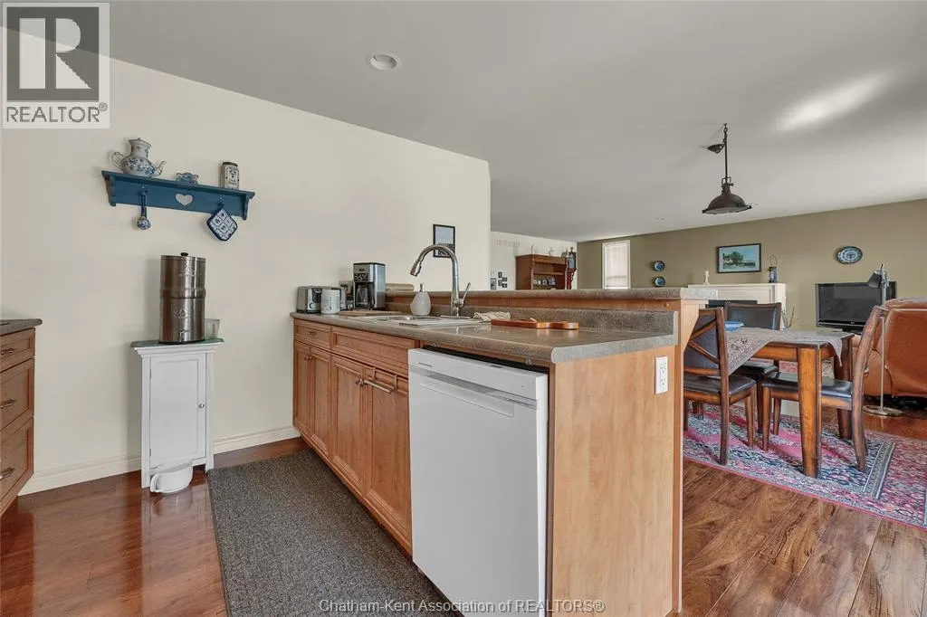 3 Schooner COURT