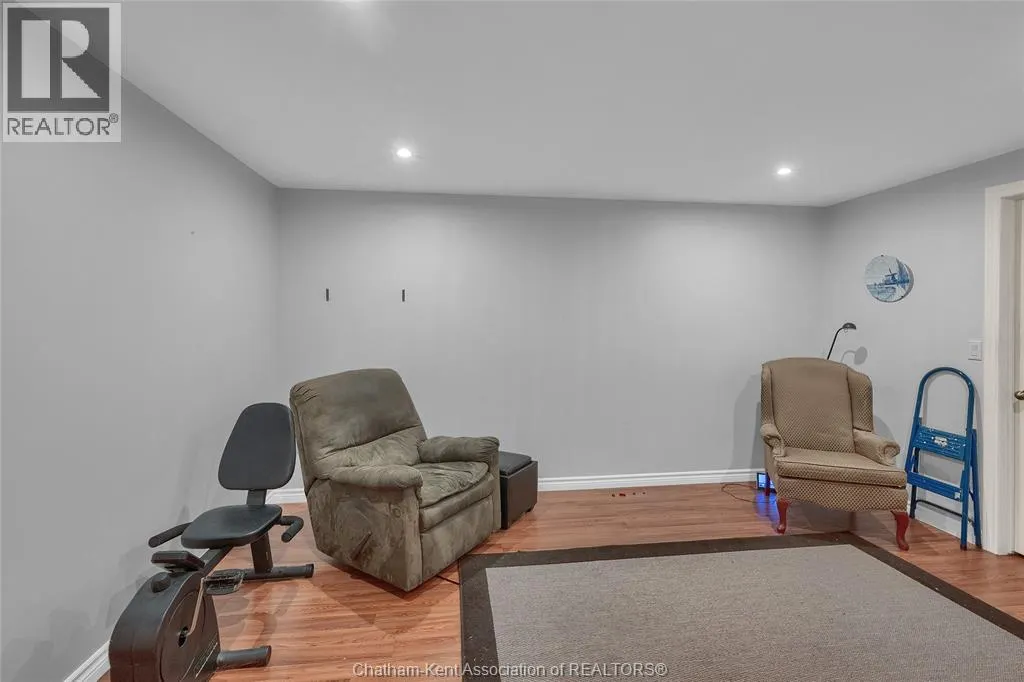 3 Schooner COURT