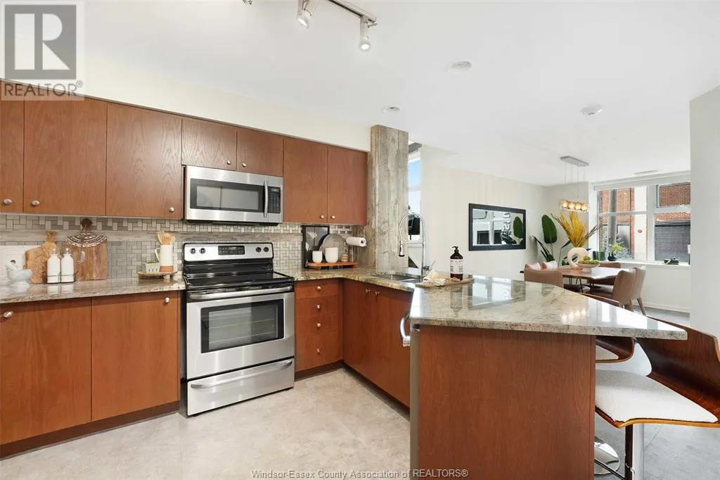 2175 WYANDOTTE STREET East Unit# 102
