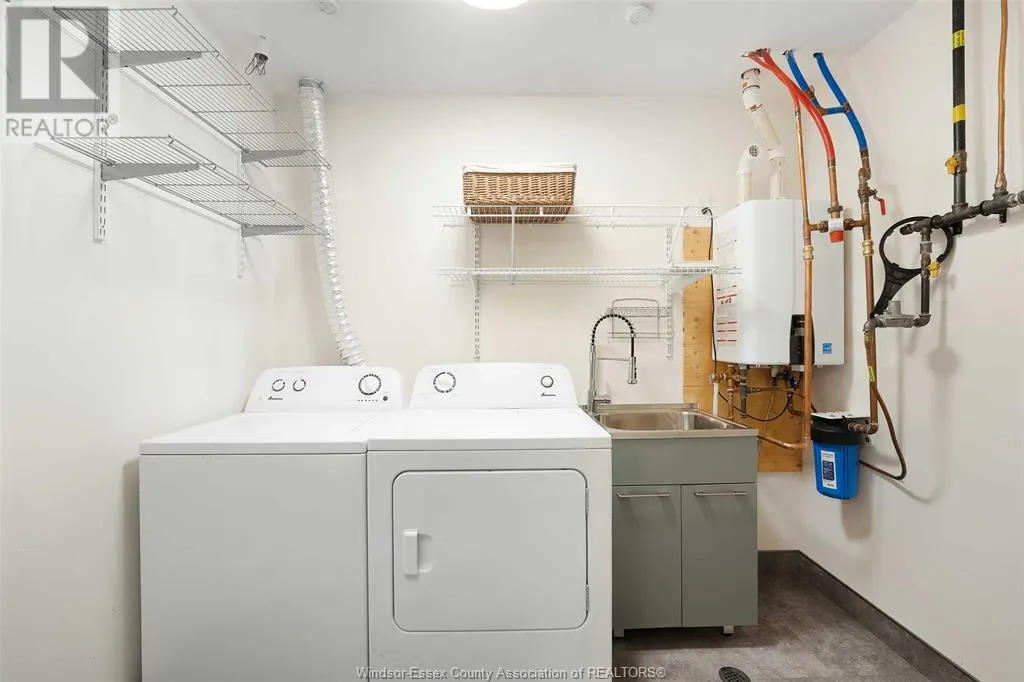 2175 WYANDOTTE STREET East Unit# 102