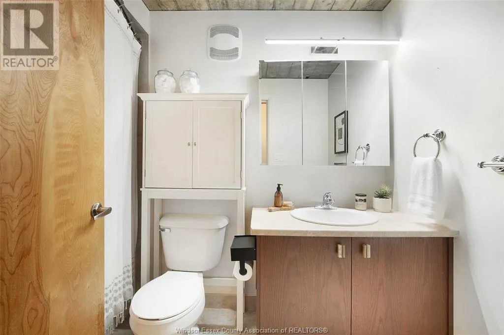 2175 WYANDOTTE STREET East Unit# 102