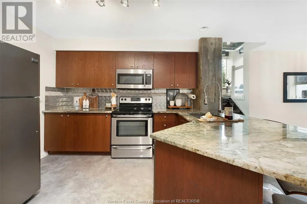2175 WYANDOTTE STREET East Unit# 102