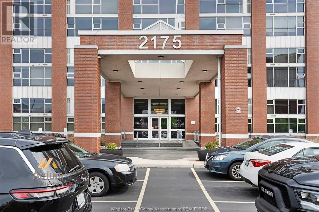 2175 WYANDOTTE STREET East Unit# 102