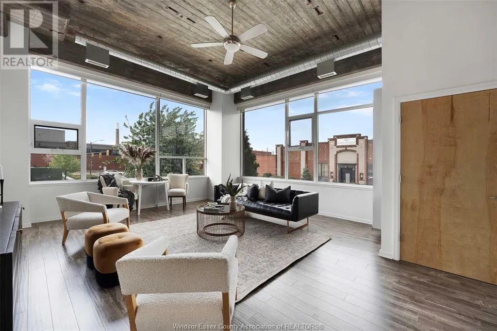 2175 WYANDOTTE STREET East Unit# 102