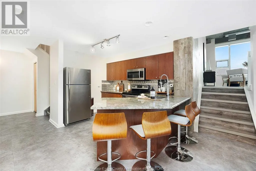 2175 WYANDOTTE STREET East Unit# 102