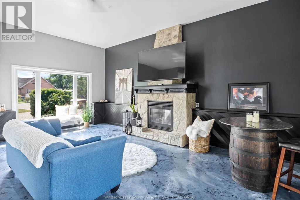 472 LAKEWOOD DRIVE