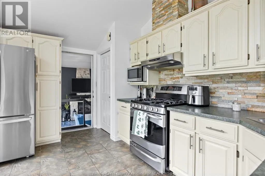 472 LAKEWOOD DRIVE