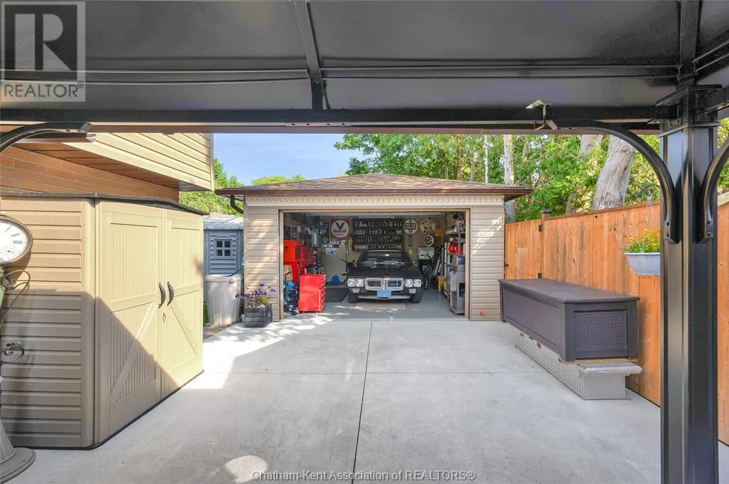 110 GLENGARRY CRESCENT