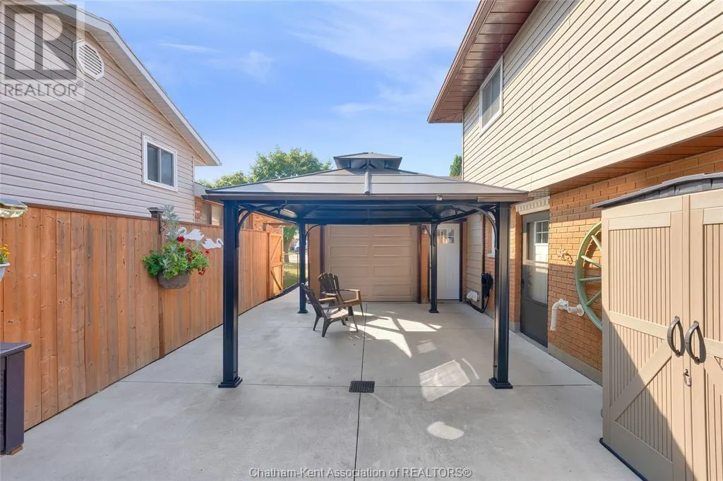 110 GLENGARRY CRESCENT