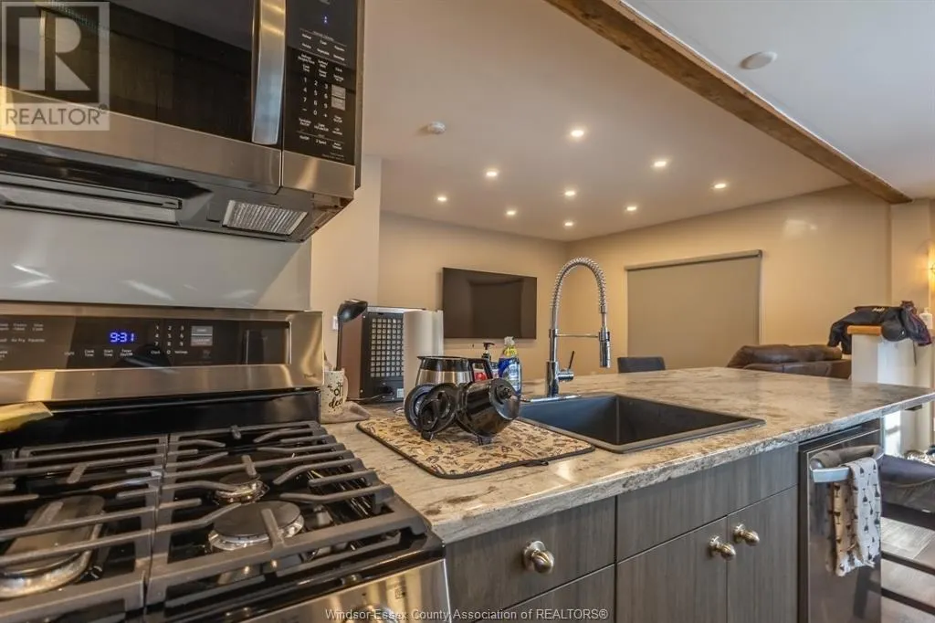 1695 DIVISION ROAD North